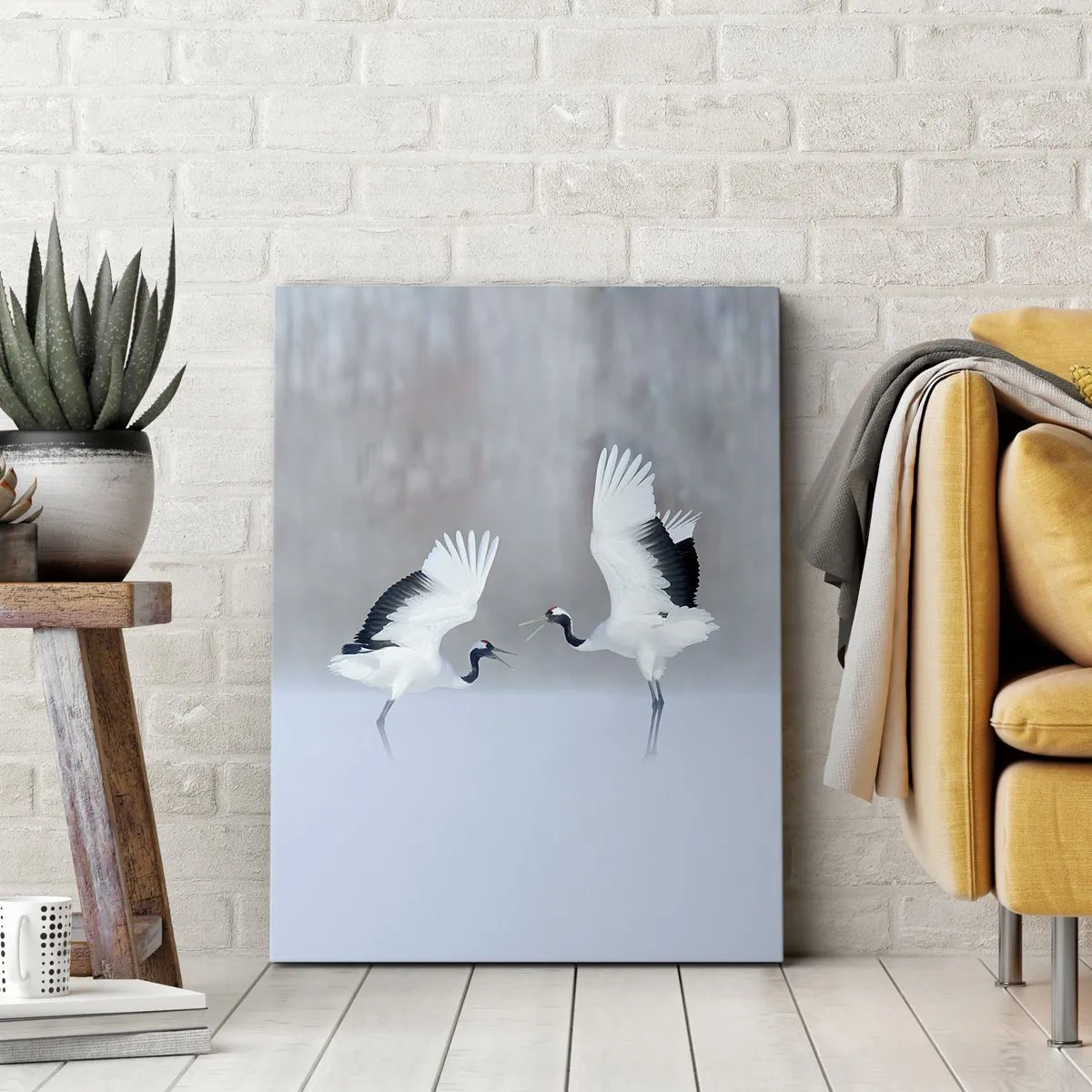 Obraz na płótnie - Dwie żurawie mandżurskie w tańcu na tle zimowego krajobrazu - 50x70cm - Taniec we mgle - Nowoczesna dekoracja ścienna do salonu, kuchni i sypialni ARTTOR