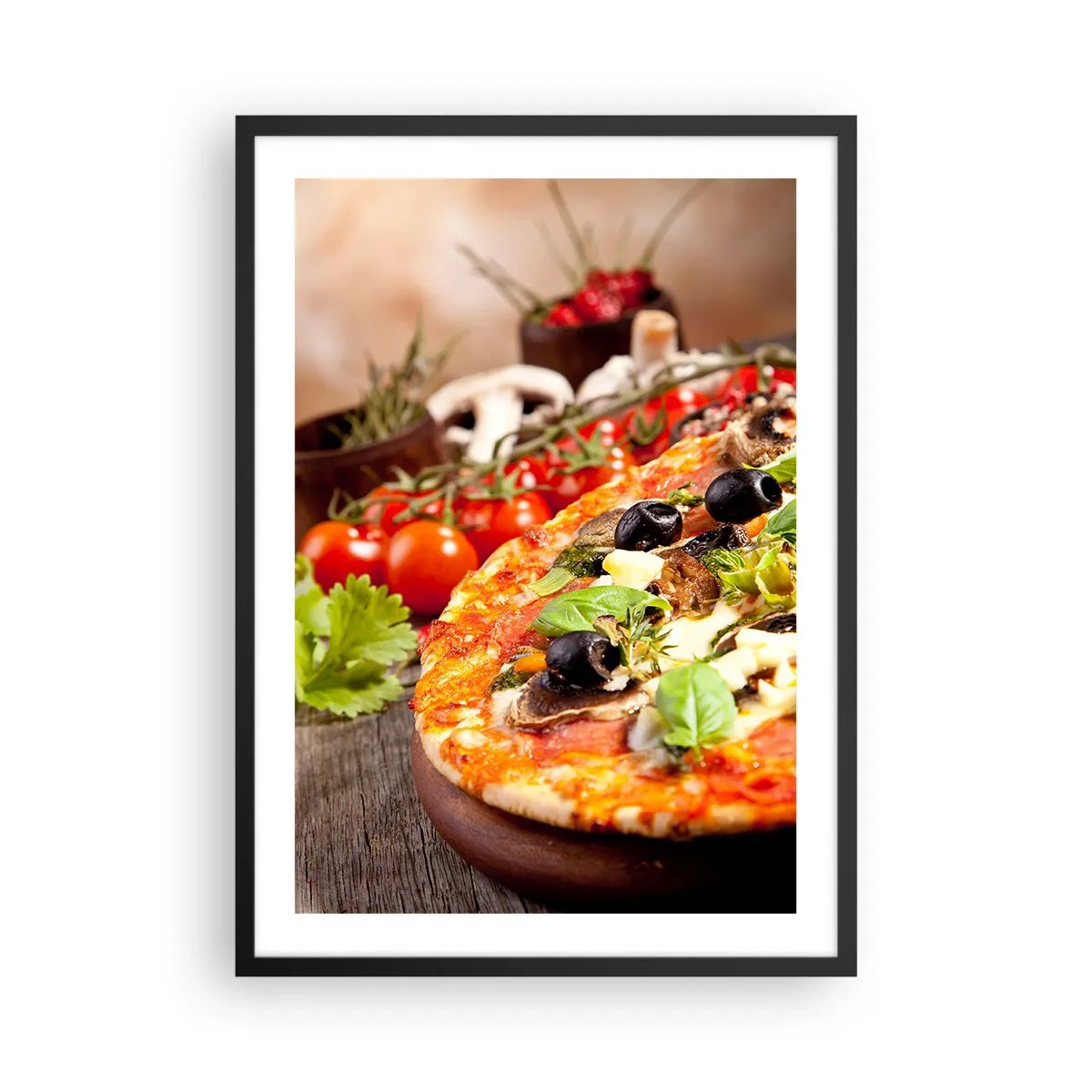Plakat w czarnej ramie - Pizza z oliwkami i ziołami na tle świeżych składników - 50x70cm - Z tellurycznych ingrediencji - Nowoczesna dekoracja ścienna do salonu i sypialni ARTTOR