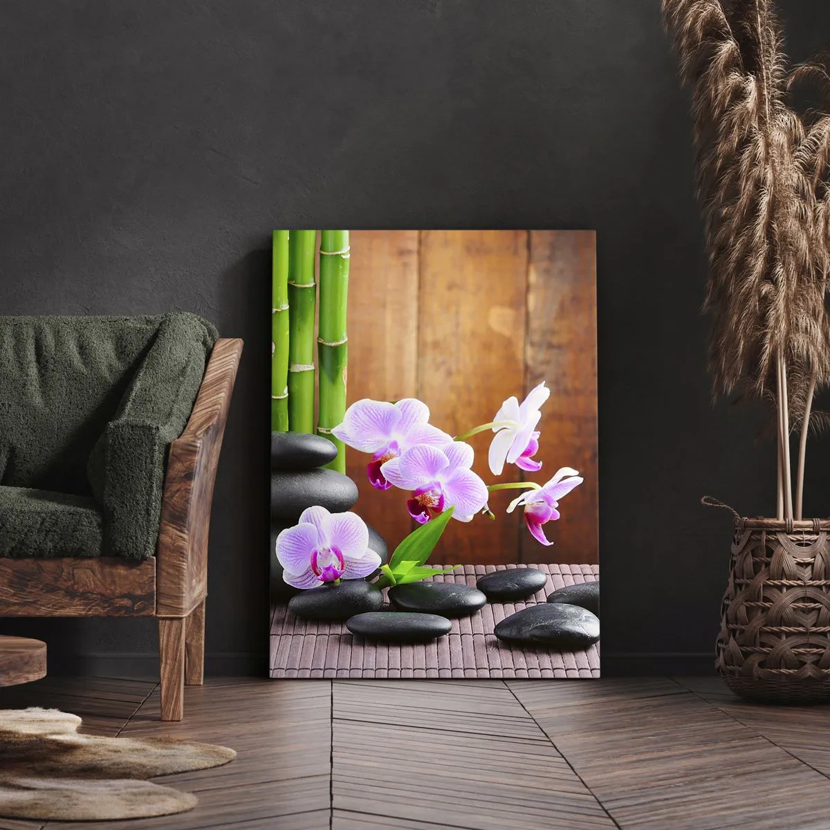 Obraz na płótnie - Fioletowe orchidee i bambus na tle drewna - 50x70cm - Poznaj przyjemności wschodu - Nowoczesna dekoracja ścienna do salonu, kuchni i sypialni ARTTOR