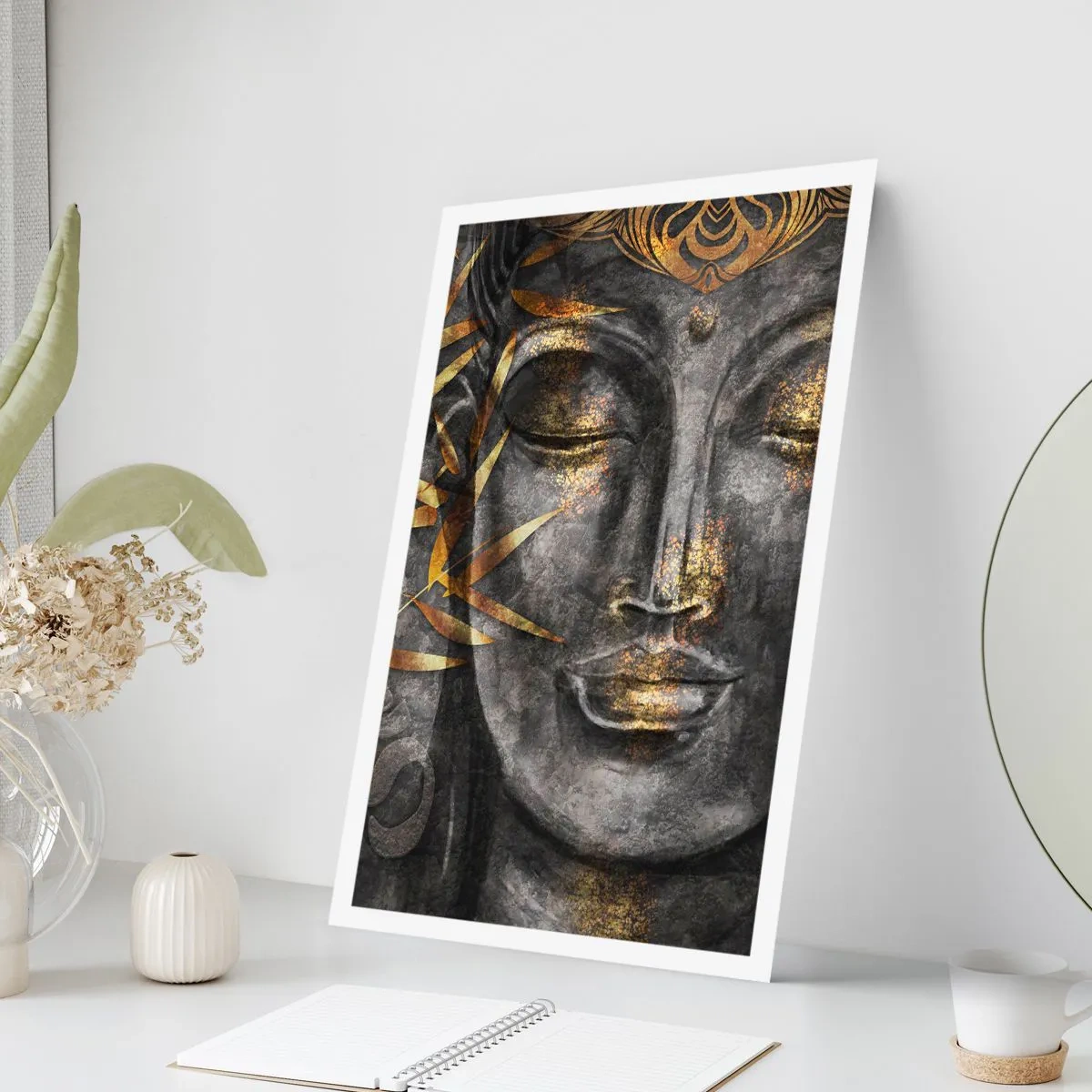 Plakat - Portret Buddy z elementami złotego blasku i liści bambusa - 50x70cm - Poczuj spokój - Nowoczesna dekoracja ścienna do salonu, kuchni i sypialni ARTTOR