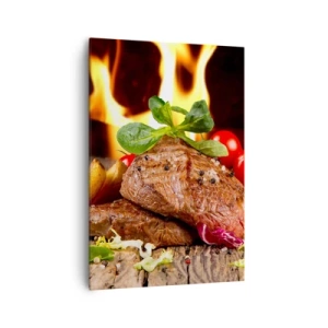 Obraz na płótnie - Grillowany stek z dodatkami na tle płomieni - 70x100cm - Wyczarowane żarem - Nowoczesna dekoracja ścienna do salonu i sypialni ARTTOR