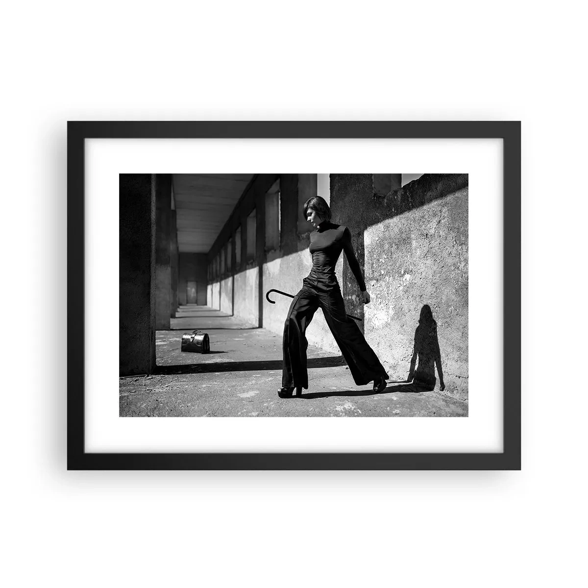 Plakat w czarnej ramie -  Miejska elegancja - 40x30 cm