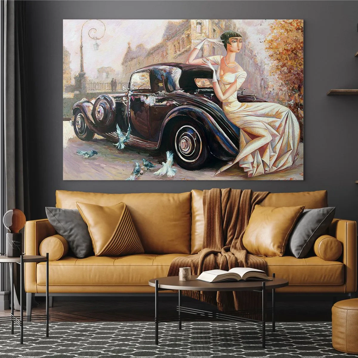 Obraz na szkle - Elegancka kobieta przy retro samochodzie w miejskim otoczeniu - 70x50cm - Elegancja w stylu retro - Nowoczesna dekoracja ścienna do salonu i sypialni ARTTOR
