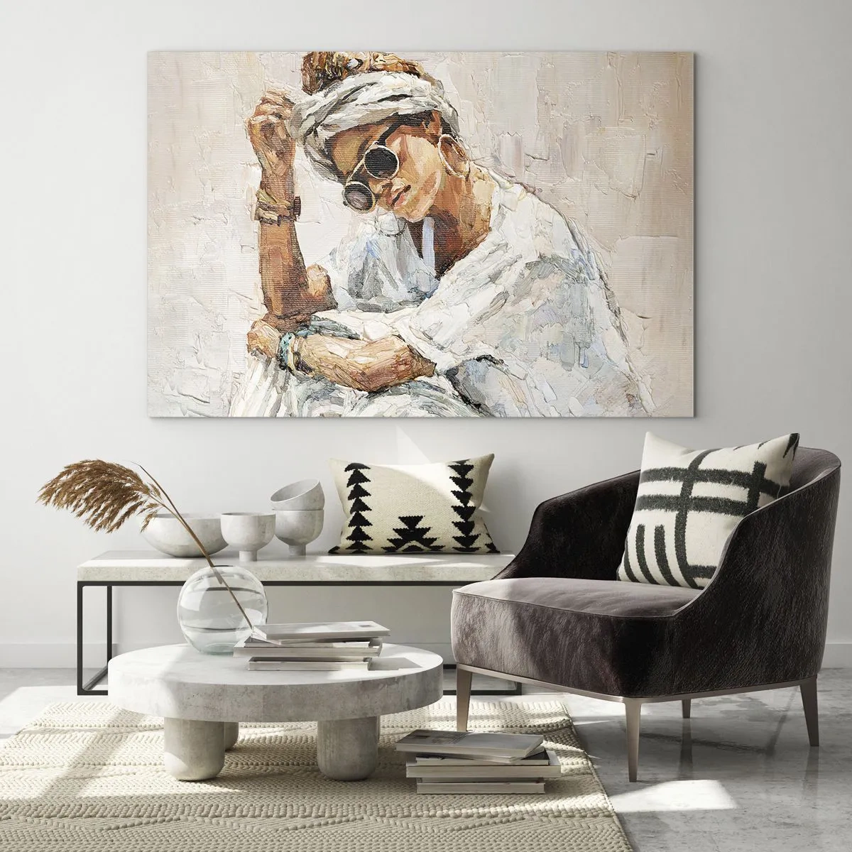 Obraz na szkle - Portret kobiety w okularach i turbanie namalowany szpachlą - 70x50cm - Portret w pełnym słońcu - Nowoczesna dekoracja ścienna do salonu i sypialni ARTTOR