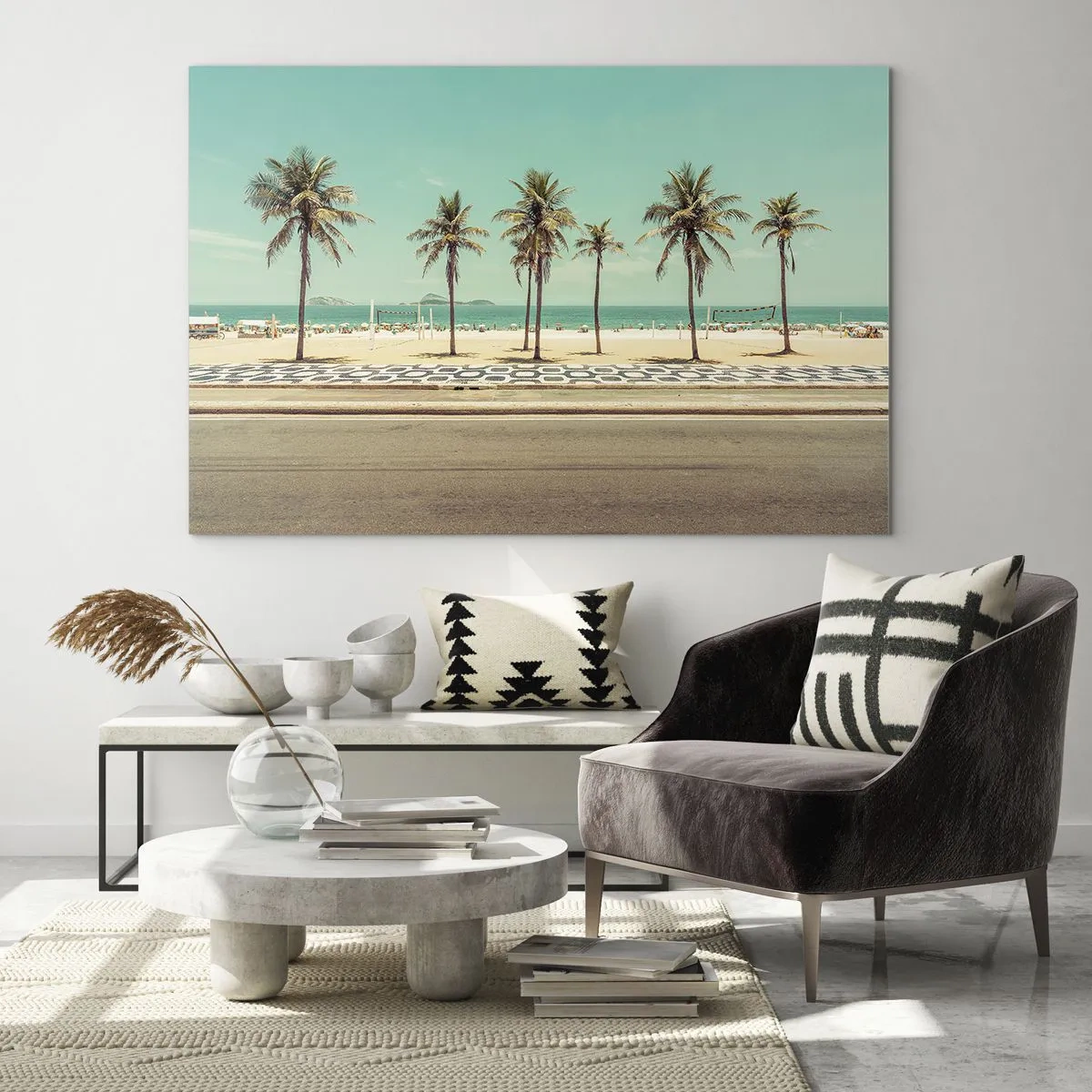 Obraz na szkle - Palmy przy deptaku na tle plaży i oceanu - 70x50cm - Na straży plaży - Nowoczesna dekoracja ścienna do salonu i sypialni ARTTOR