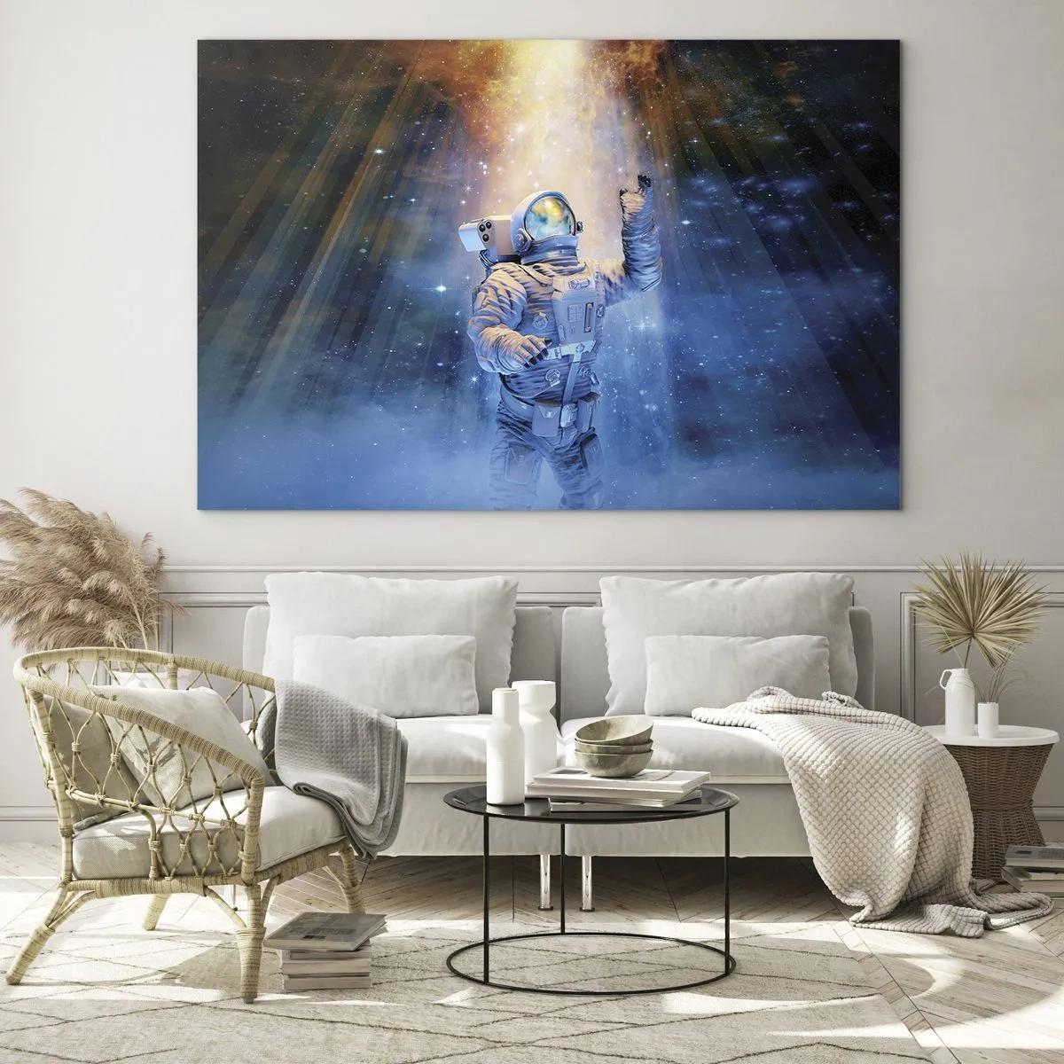 Obraz na szkle - Astronauta w kosmosie oświetlony promieniami światła - 70x50cm - Wreszcie u celu - Nowoczesna dekoracja ścienna do salonu i sypialni ARTTOR