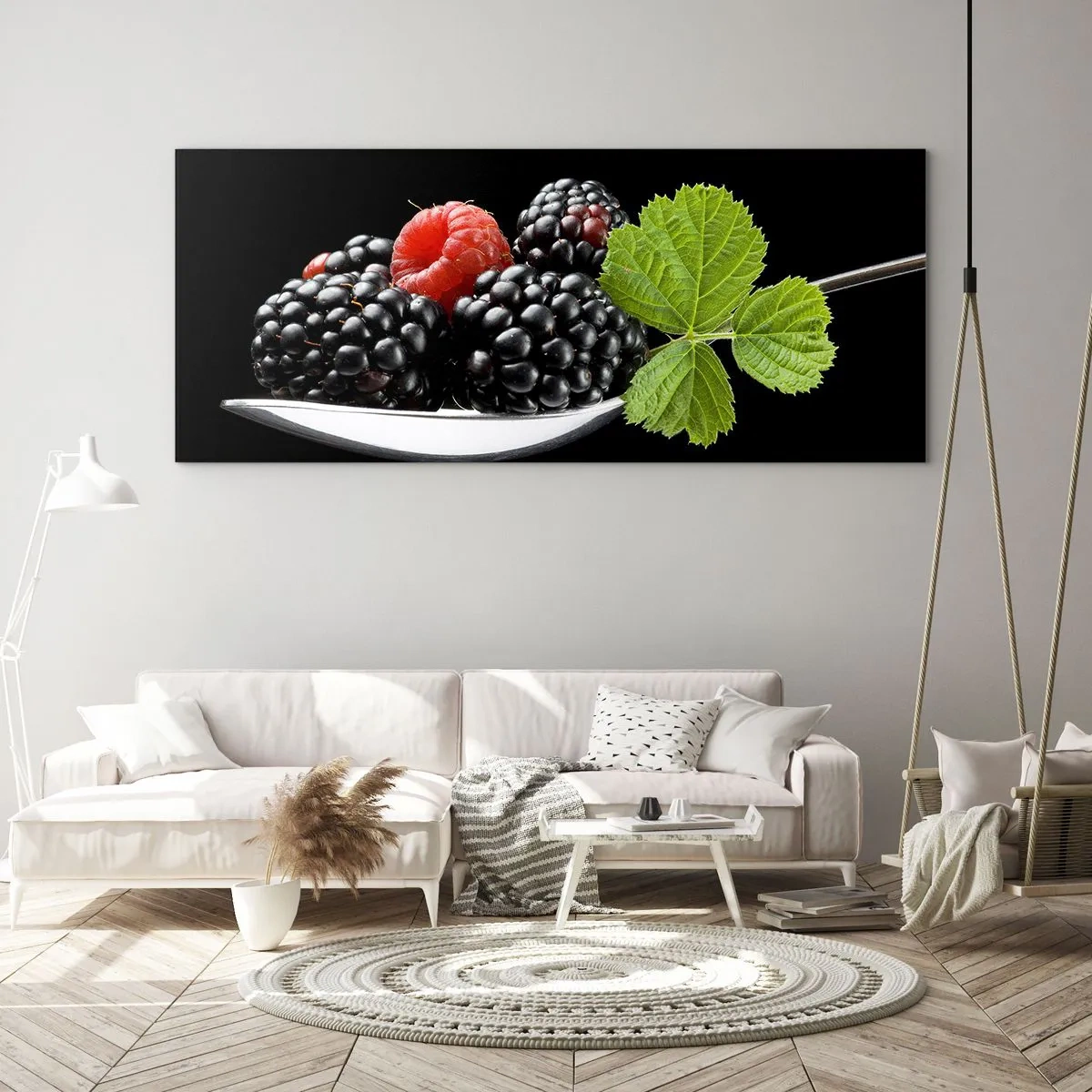 Obraz na szkle - Jeżyny i maliny na łyżeczce z listkiem na czarnym tle - 160x50cm - Smak świeżości - Nowoczesna dekoracja ścienna do salonu i sypialni ARTTOR