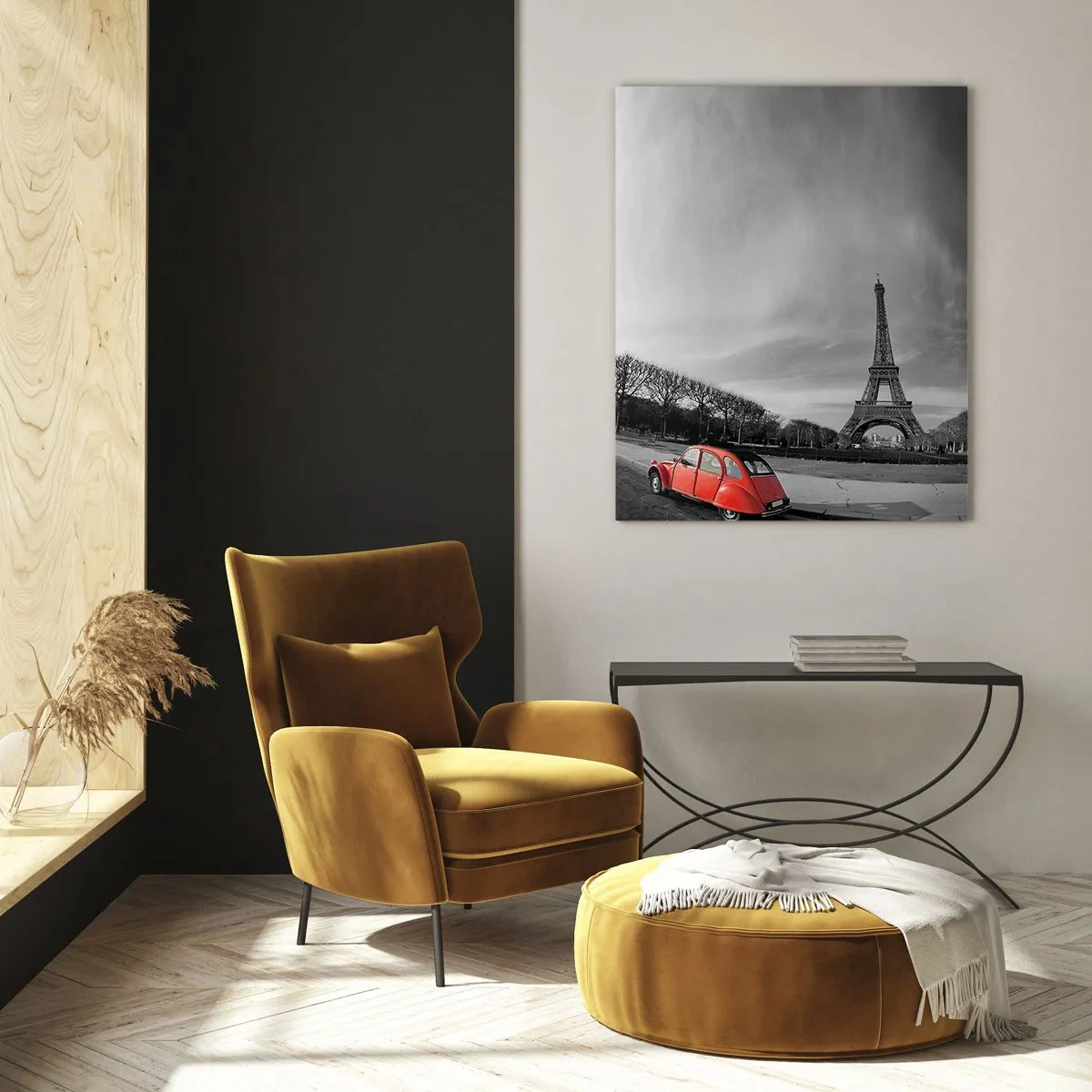 Obraz na szkle - Czerwony samochód na tle Wieży Eiffla w czarno-białej scenerii - 50x70cm - Bardziej paryskie niż sam Paryż - Nowoczesna dekoracja ścienna do salonu, kuchni i sypialni ARTTOR