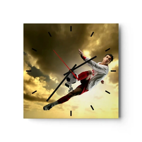 Zegar ścienny - Piłkarz w dynamicznym skoku kopiący piłkę na tle nieba - 30x30cm - Piłkarskie niebo - Nowoczesna dekoracja ścienna do salonu i sypialni ARTTOR