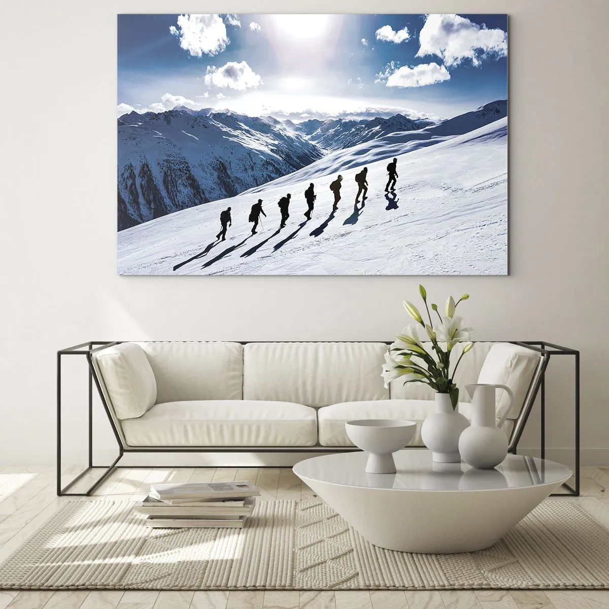 Obraz na szkle - Wspinaczka grupowa na ośnieżonym stoku w górach - 70x50cm - Drużyna zdobywców - Nowoczesna dekoracja ścienna do salonu i sypialni ARTTOR