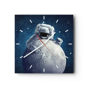 Zegar ścienny - Astronauta trzymający księżyc na tle rozgwieżdżonego nieba - 30x30cm - Kosmiczny żartowniś - Nowoczesna dekoracja ścienna do salonu i sypialni ARTTOR