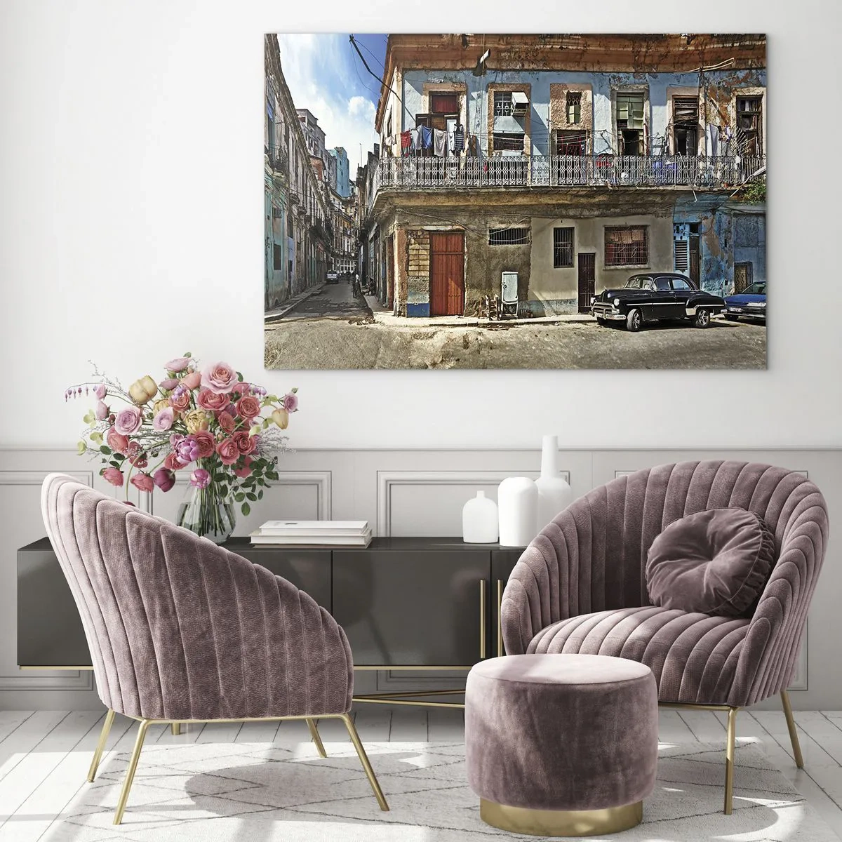 Obraz na szkle - Retro ulica z klasycznymi budynkami i samochodem - 70x50cm - Hawańskie klimaty - Nowoczesna dekoracja ścienna do salonu i sypialni ARTTOR