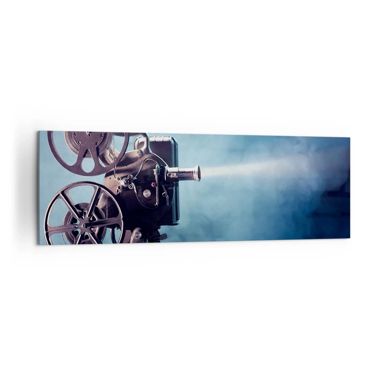 Obraz na płótnie - Stary projektor filmowy rzucający światło na tle błękitnej scenerii - 160x50cm - W starym kinie - Nowoczesna dekoracja ścienna do salonu i sypialni ARTTOR