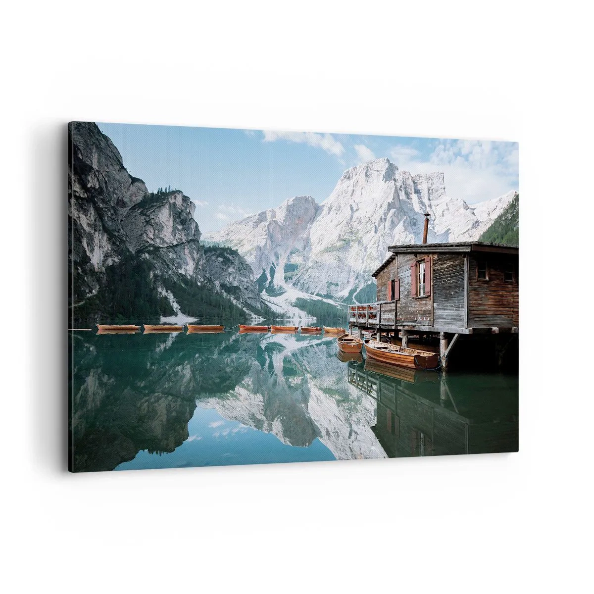 Obraz na płótnie - Drewniana chatka nad spokojnym górskim jeziorem - 100x70cm - Krystaliczny, górski poranek - Nowoczesna dekoracja ścienna do salonu, kuchni i sypialni ARTTOR