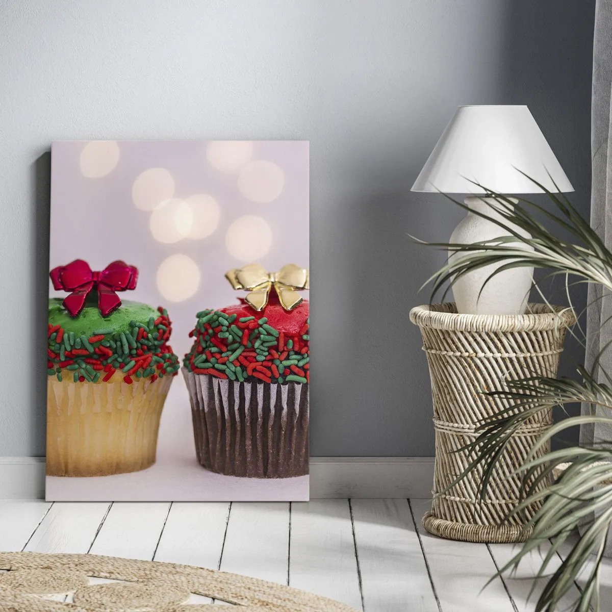 Obraz na płótnie - Świąteczne babeczki z kolorową posypką i kokardkami - 70x100cm - Słodyczy po kokardę - Nowoczesna dekoracja ścienna do salonu i sypialni ARTTOR