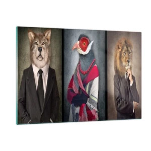 Obraz na szkle - Trzy zwierzęta w eleganckich ubraniach na stylizowanym tle - 120x80cm - Co ja tu robię?! - Nowoczesna dekoracja ścienna do salonu, kuchni i sypialni ARTTOR