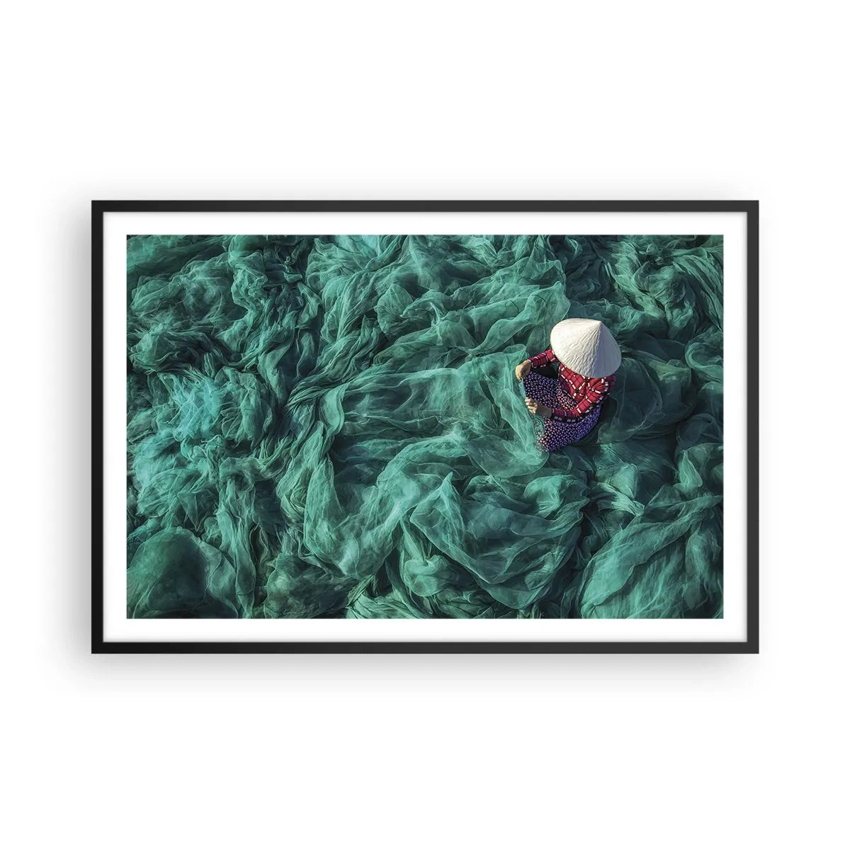 Plakat w czarnej ramie - W morzu sieci - 91x61 cm
