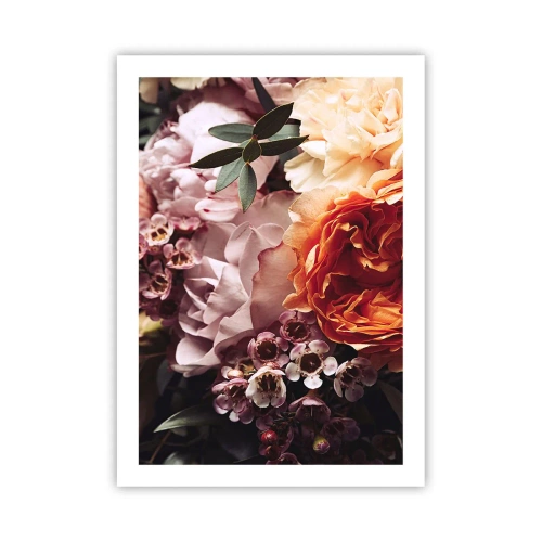 Plakat - Zbliżenie na bukiet kwiatów w odcieniach różu, pomarańczy i kremu - 50x70cm - Otulone pięknem - Nowoczesna dekoracja ścienna do salonu, kuchni i sypialni ARTTOR
