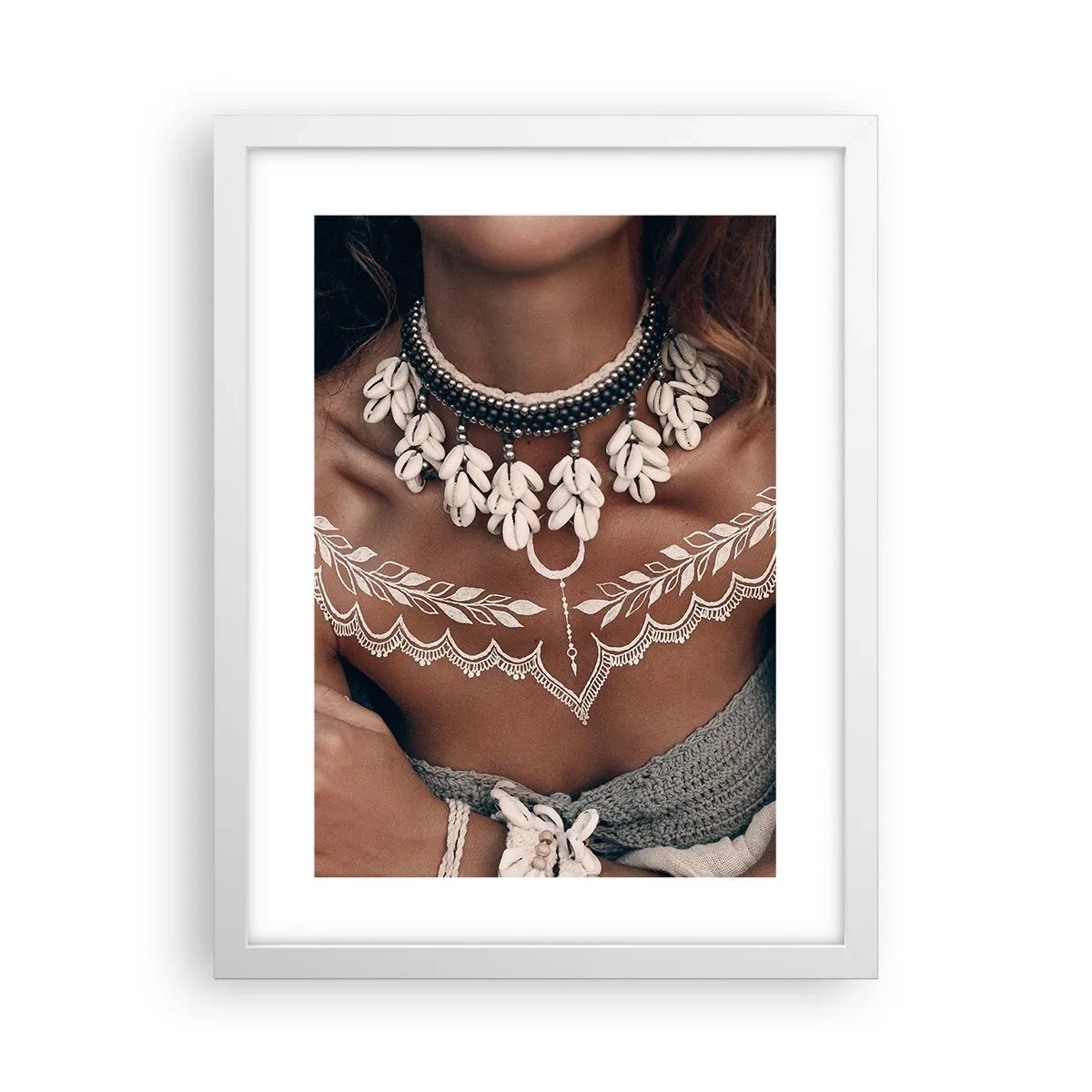 Plakat w białej ramie - Talizmany, rytuały kobiecości - 30x40 cm