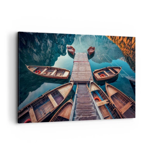 Obraz na płótnie - Drewniane łodzie przy pomoście na jeziorze górskim - 120x80cm - Czekam na przystani - Nowoczesna dekoracja ścienna do salonu, kuchni i sypialni ARTTOR
