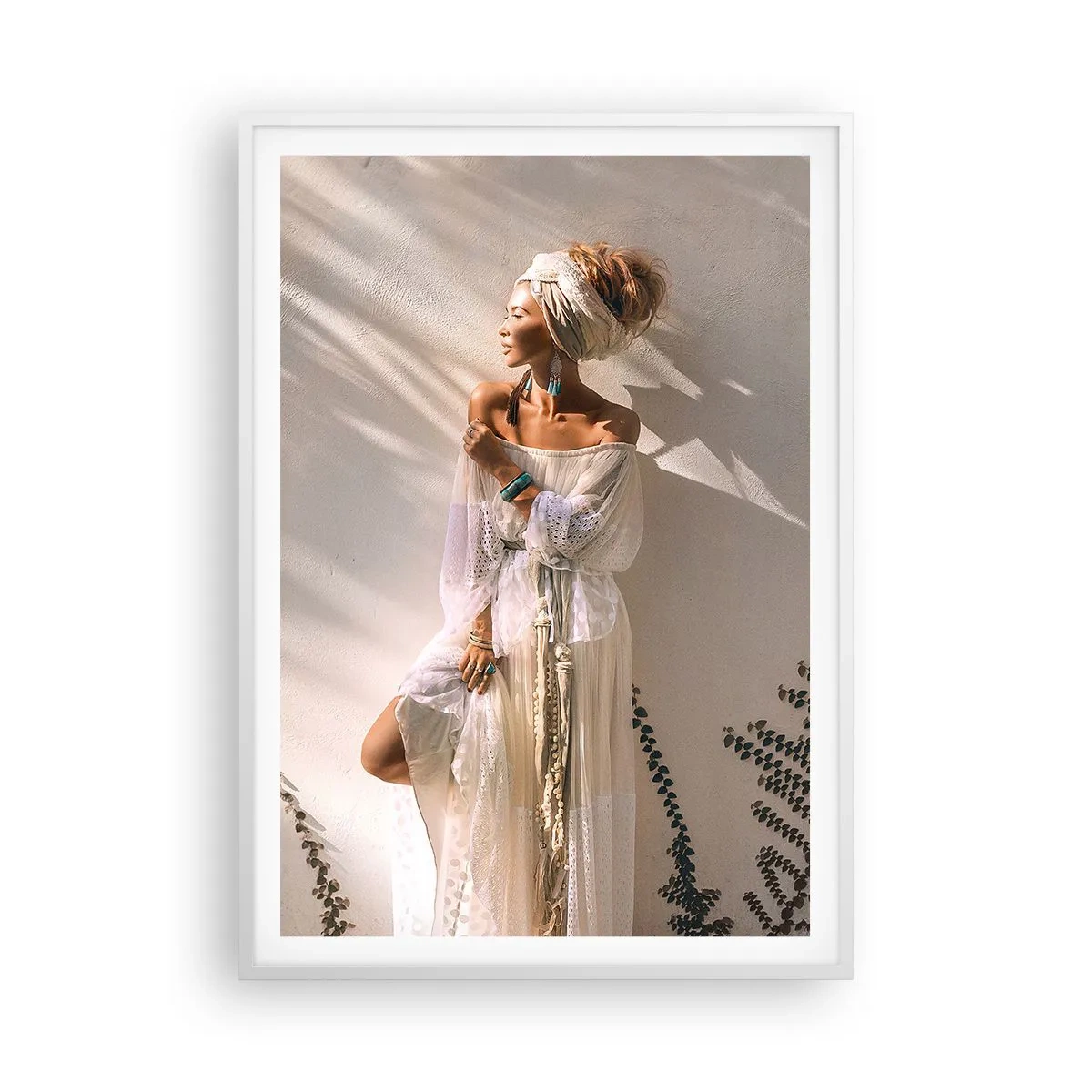 Plakat w białej ramie - Słońce i dziewczyna - 70x100 cm