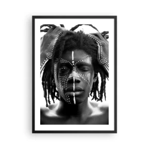 Plakat w czarnej ramie - Mężczyzna z białymi malunkami na twarzy i dłoniach - 50x70cm - Gdzie jesteś? - Nowoczesna dekoracja ścienna do salonu i sypialni ARTTOR