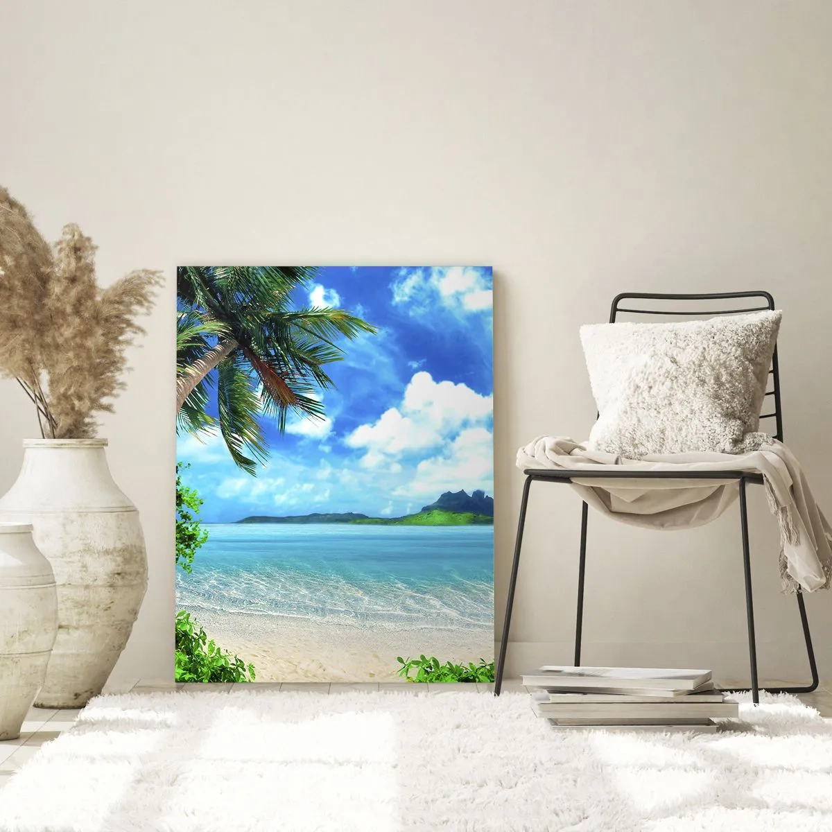 Obraz na szkle - Tropikalna plaża z palmami i widokiem na górzystą wyspę - 50x70cm - Lazur tropików - Nowoczesna dekoracja ścienna do salonu, kuchni i sypialni ARTTOR