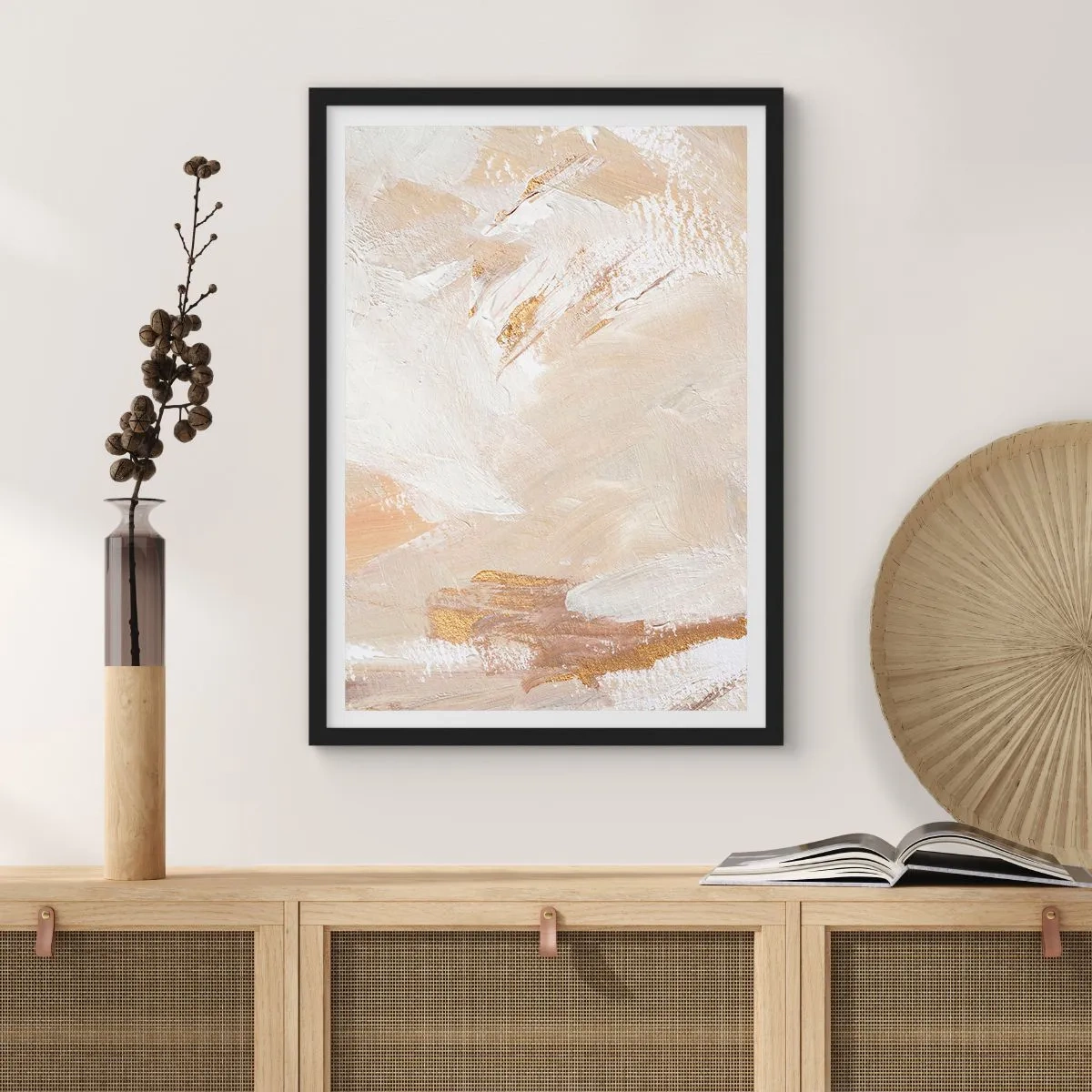 Plakat w czarnej ramie - Abstrakcyjne pociągnięcia pędzla w beżach i złocie - 50x70cm - Pastelowa kompozycja - Nowoczesna dekoracja ścienna do salonu i sypialni ARTTOR