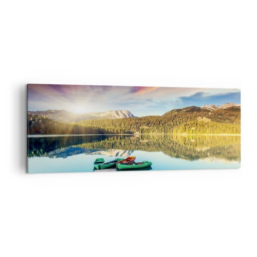 Obraz na płótnie - Zachód słońca nad jeziorem z łodziami przy pomoście - 140x50cm - Nad wodą gładką jak lustro - Nowoczesna dekoracja ścienna do salonu i sypialni ARTTOR