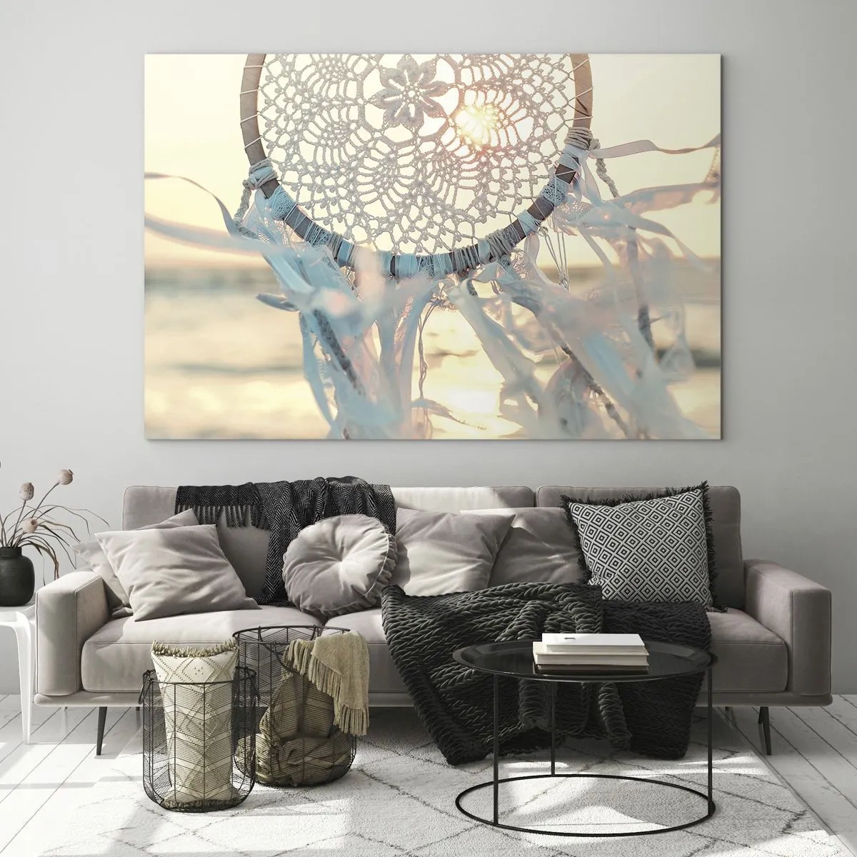 Obraz na szkle - Koronkowy totem z delikatnymi frędzlami na tle zachodzącego słońca nad morzem - 70x50cm - Koronkowy totem - Nowoczesna dekoracja ścienna do salonu i sypialni ARTTOR