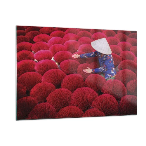 Obraz na szkle - Pracownik wśród czerwonych pęków kadzideł na tle wzoru - 120x80cm - Na ryżowym polu - Nowoczesna dekoracja ścienna do salonu, kuchni i sypialni ARTTOR
