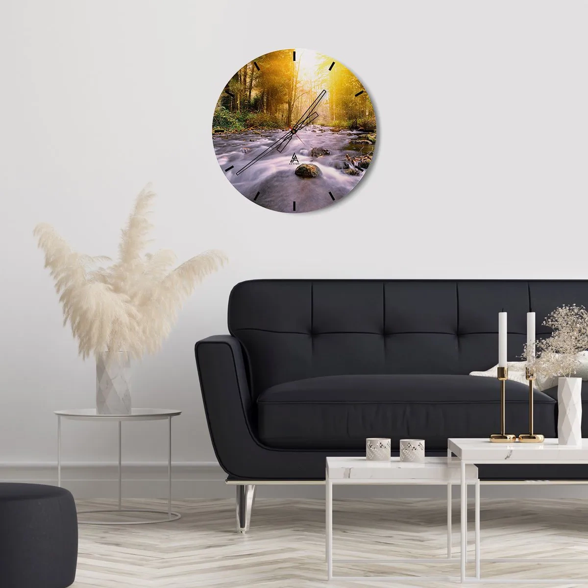 Zegar ścienny - Strumień w lesie oświetlony złotym światłem poranka - 30x30cm - Malachit w srebrno-złotej oprawie - Nowoczesna dekoracja ścienna do salonu, kuchni i sypialni ARTTOR