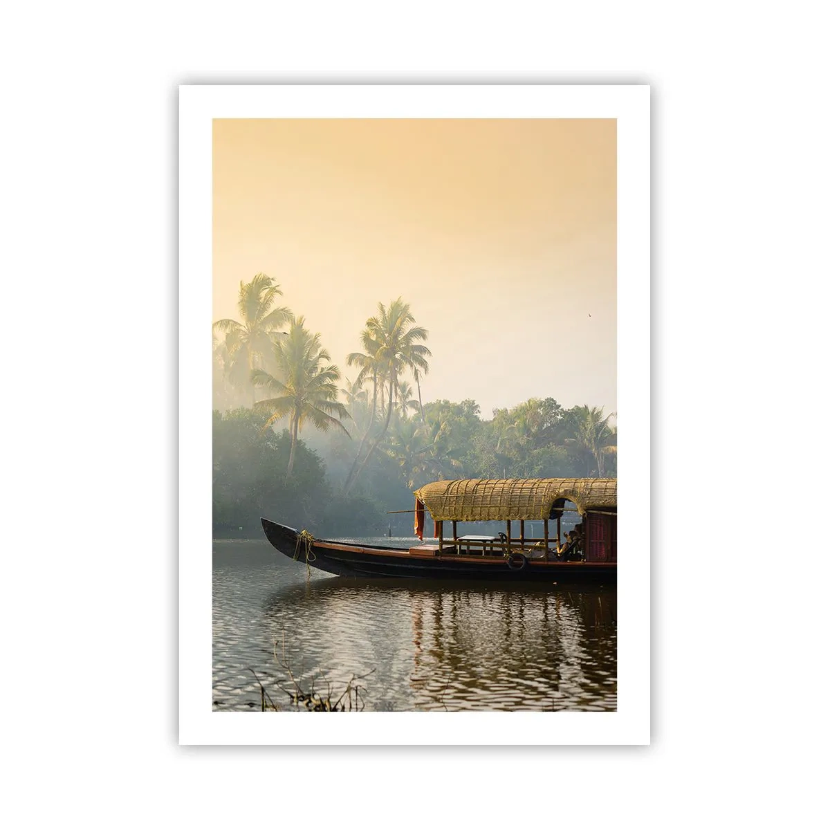 Plakat - Tradycyjna łódź na rzece wśród palm o zachodzie słońca - 50x70cm - Dom na rzece - Nowoczesna dekoracja ścienna do salonu, kuchni i sypialni ARTTOR