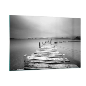Obraz na szkle - Drewniany pomost nad spokojnym jeziorem w czerni i bieli - 120x80cm - Za górami, za morzami - Nowoczesna dekoracja ścienna do salonu, kuchni i sypialni ARTTOR