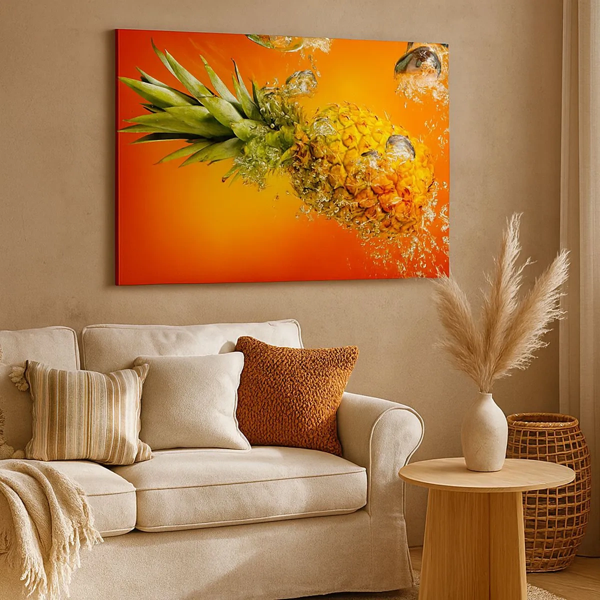Obraz na płótnie - Ananas zanurzony w wodzie na tle pomarańczowego gradientu - 70x50cm - Tropikalna soczysta świeżość - Nowoczesna dekoracja ścienna do salonu i sypialni ARTTOR