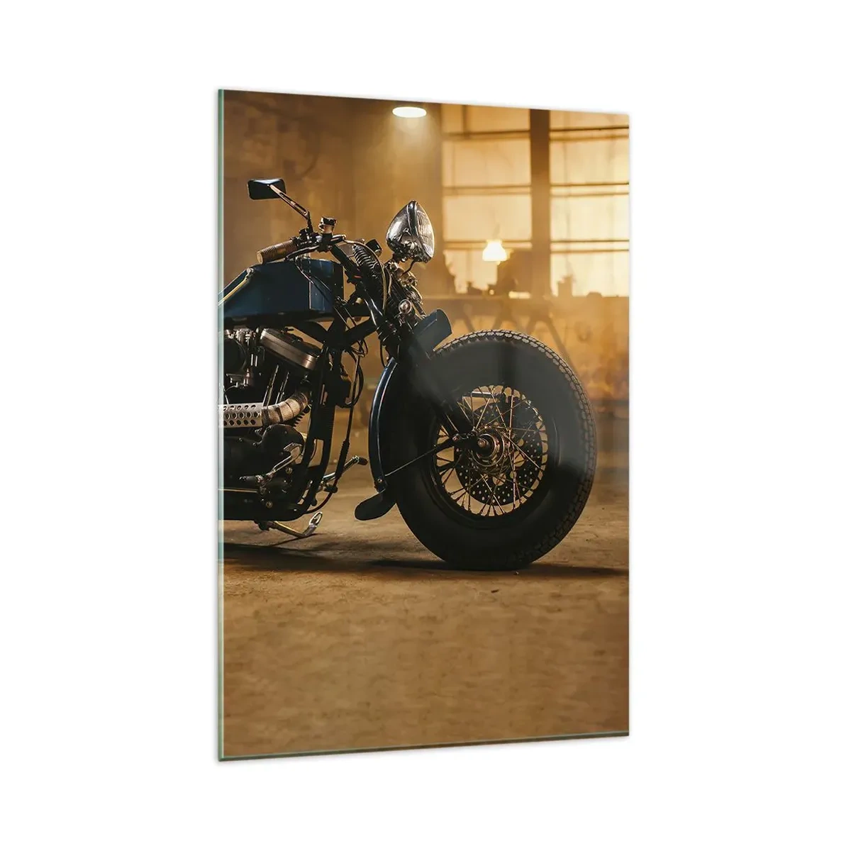 Obraz na szkle - Stylowy motocykl w industrialnym wnętrzu z ciepłym oświetleniem - 80x120cm - Mogę wszystko - Nowoczesna dekoracja ścienna do salonu i sypialni ARTTOR