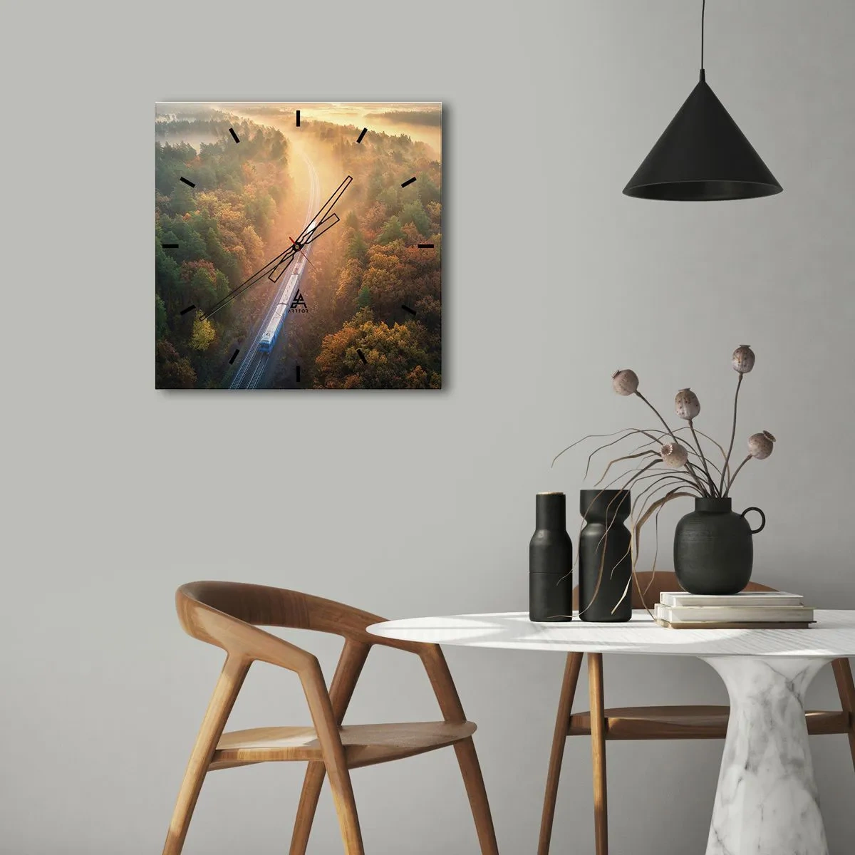 Zegar ścienny - Pociąg w jesiennym lesie o świcie - 30x30cm - Jesienna podróż - Nowoczesna dekoracja ścienna do salonu i sypialni ARTTOR