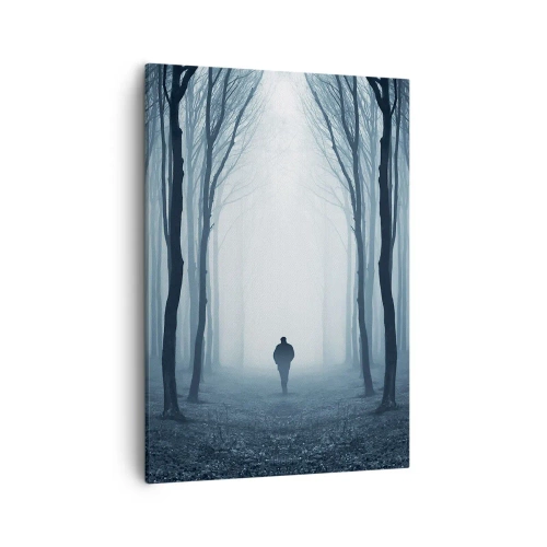 Obraz na płótnie - Sylwetka samotnej osoby wędrującej przez mglisty las w tajemniczej scenerii - 50x70cm - I wszystko proste i jasne - Nowoczesna dekoracja ścienna do salonu, kuchni i sypialni ARTTOR