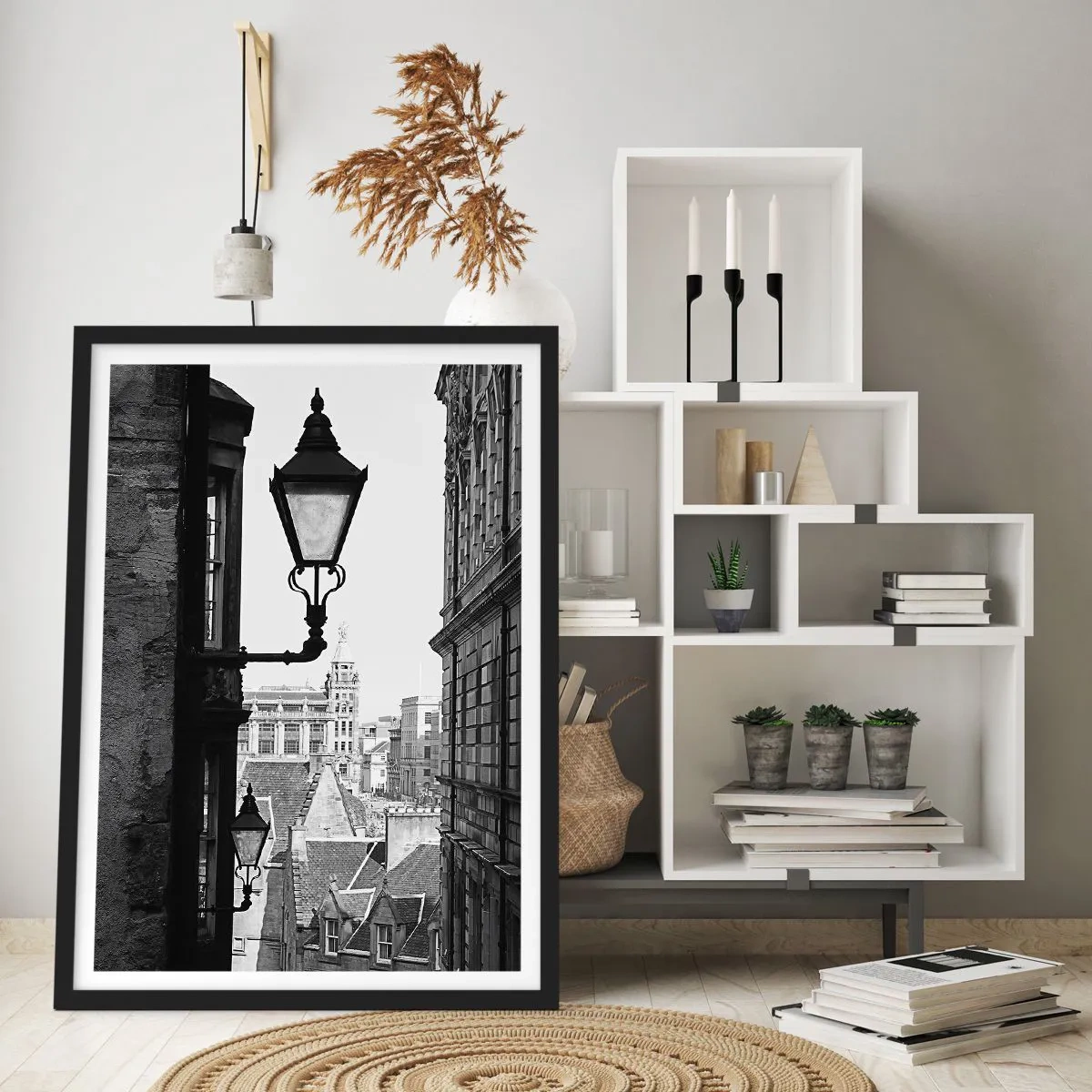 Plakat w czarnej ramie - Urok wąskich uliczek - 50x70cm - Edynburska opowieść - Nowoczesna dekoracja ścienna do salonu i sypialni ARTTOR