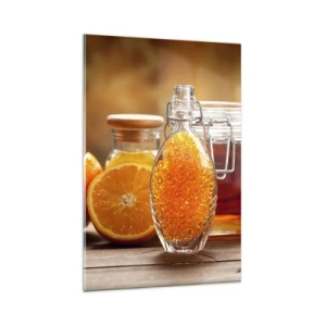 Obraz na szkle - Butelka z bursztynowym płynem i świeże pomarańcze - 80x120cm - Słoneczne smaki i aromaty - Nowoczesna dekoracja ścienna do salonu i sypialni ARTTOR