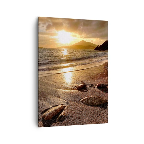 Obraz na płótnie - Zachód słońca nad plażą z kamieniami i oceanem - 50x70cm - Idź za słońcem ku wzgórzom - Nowoczesna dekoracja ścienna do salonu, kuchni i sypialni ARTTOR