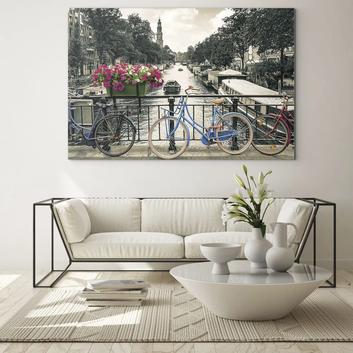 Obraz na szkle - Kolorowe rowery na moście nad kanałem - 120x80cm - Kolory amsterdamskiej ulicy - Nowoczesna dekoracja ścienna do salonu, kuchni i sypialni ARTTOR
