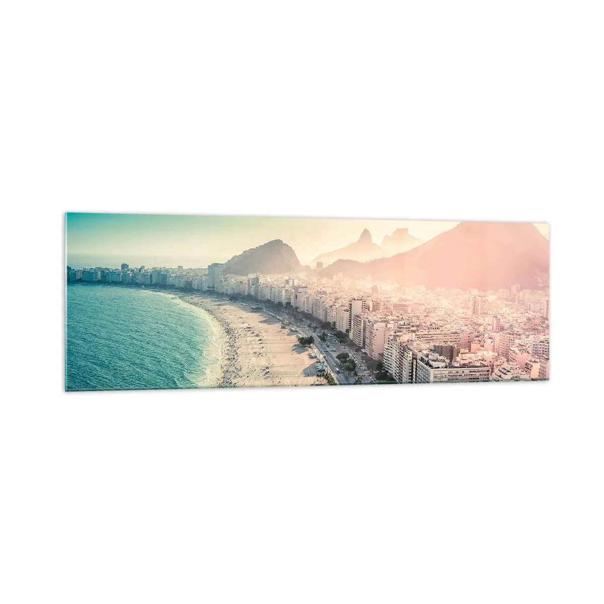 Obraz na szkle - Panorama plaży Copacabana z górami w tle w Rio de Janeiro - 160x50cm - Wieczne wakacje w Rio - Nowoczesna dekoracja ścienna do salonu i sypialni ARTTOR