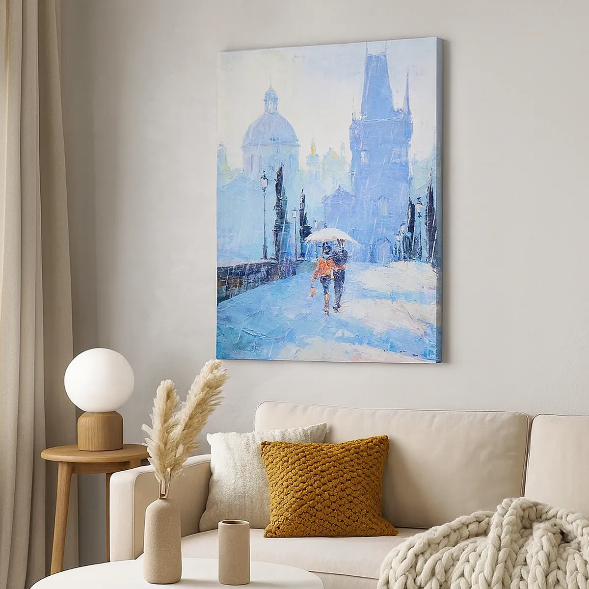 Obraz na płótnie - Spacer pary pod parasolem na moście w deszczu - 50x70cm - Nas zaczarować musiał deszcz - Nowoczesna dekoracja ścienna do salonu, kuchni i sypialni ARTTOR