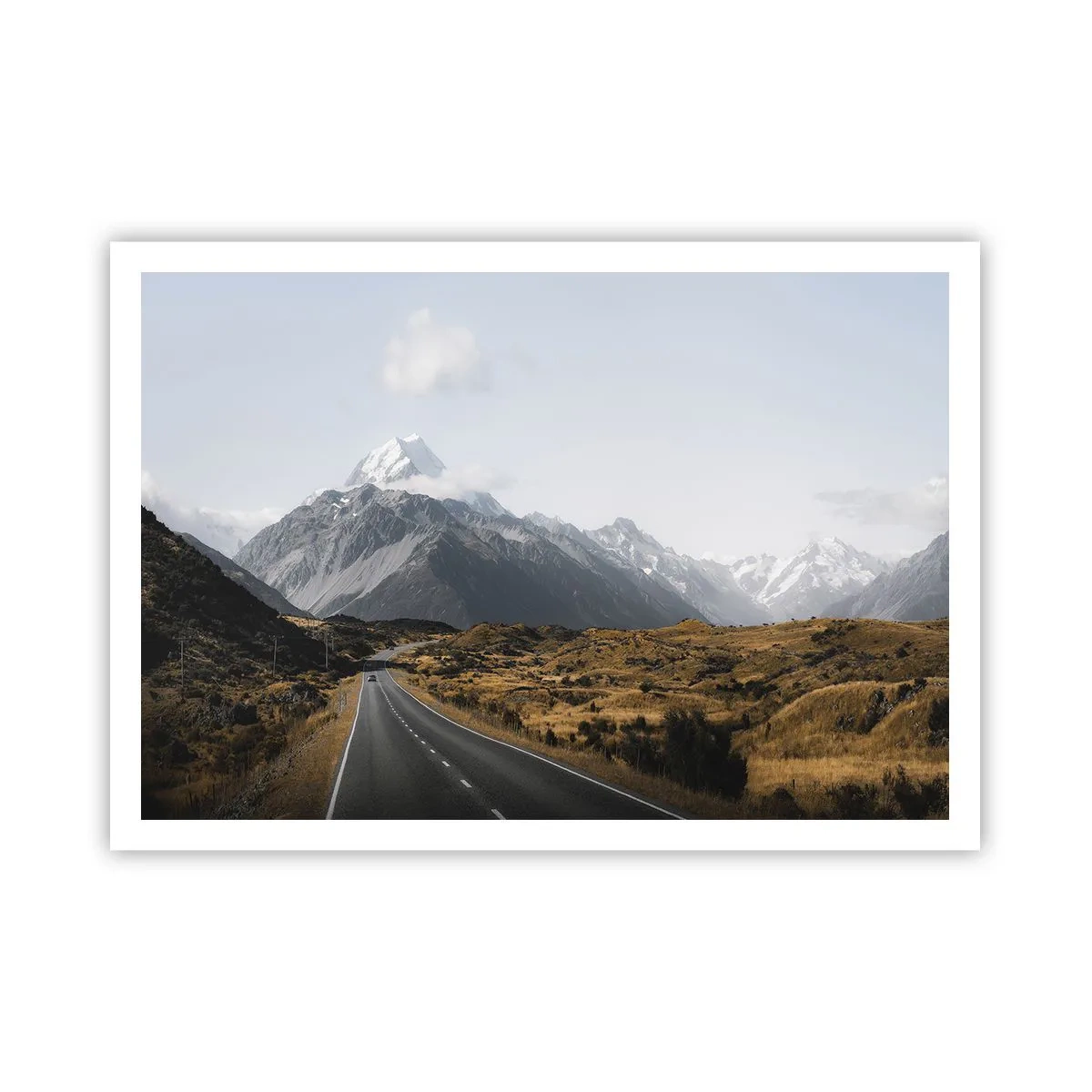 Plakat - Droga w górach otoczona malowniczym krajobrazem - 100x70cm - Droga do serca gór - Nowoczesna dekoracja ścienna do salonu i sypialni ARTTOR