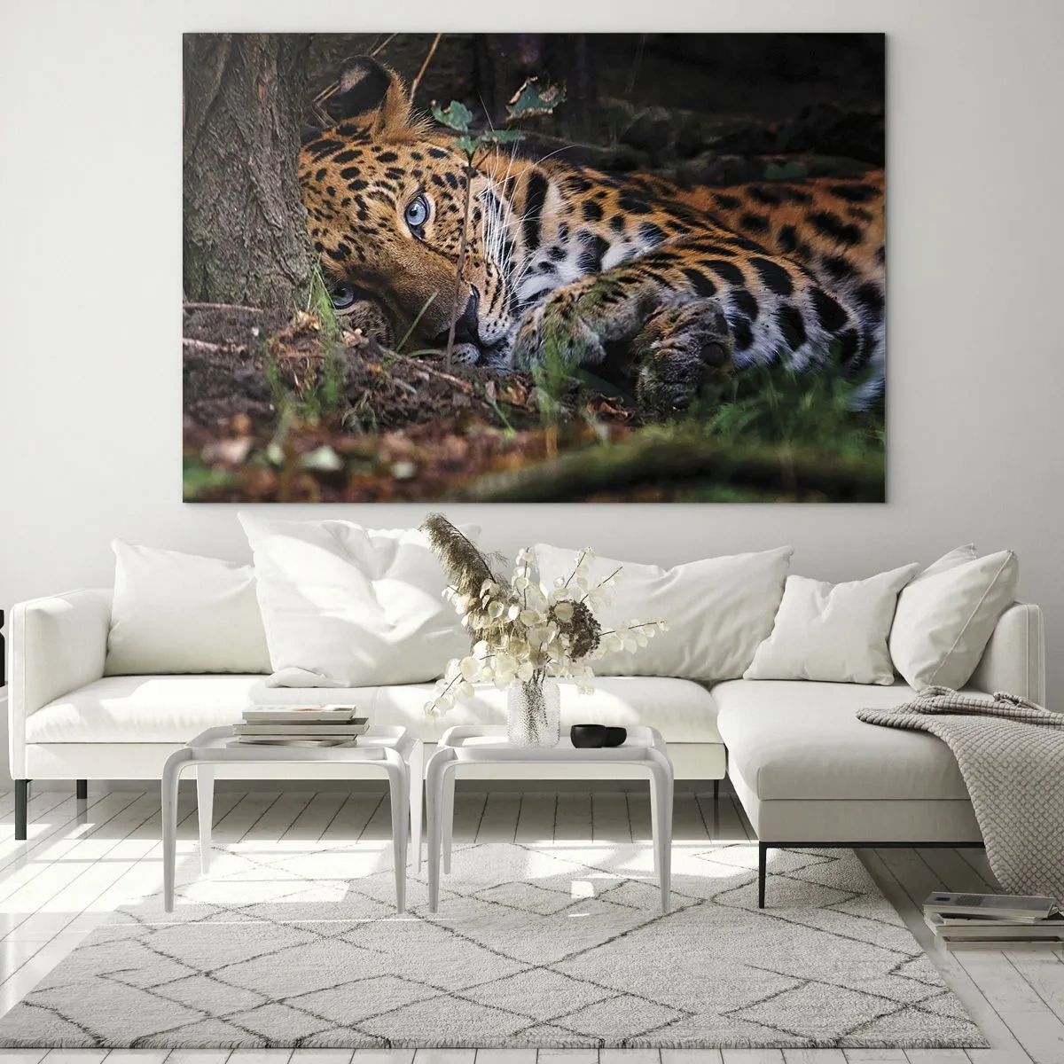 Obraz na szkle - Jaguar leżący na ziemi, patrzący spokojnie w obiektyw - 70x50cm - Zaufaj mi - Nowoczesna dekoracja ścienna do salonu i sypialni ARTTOR