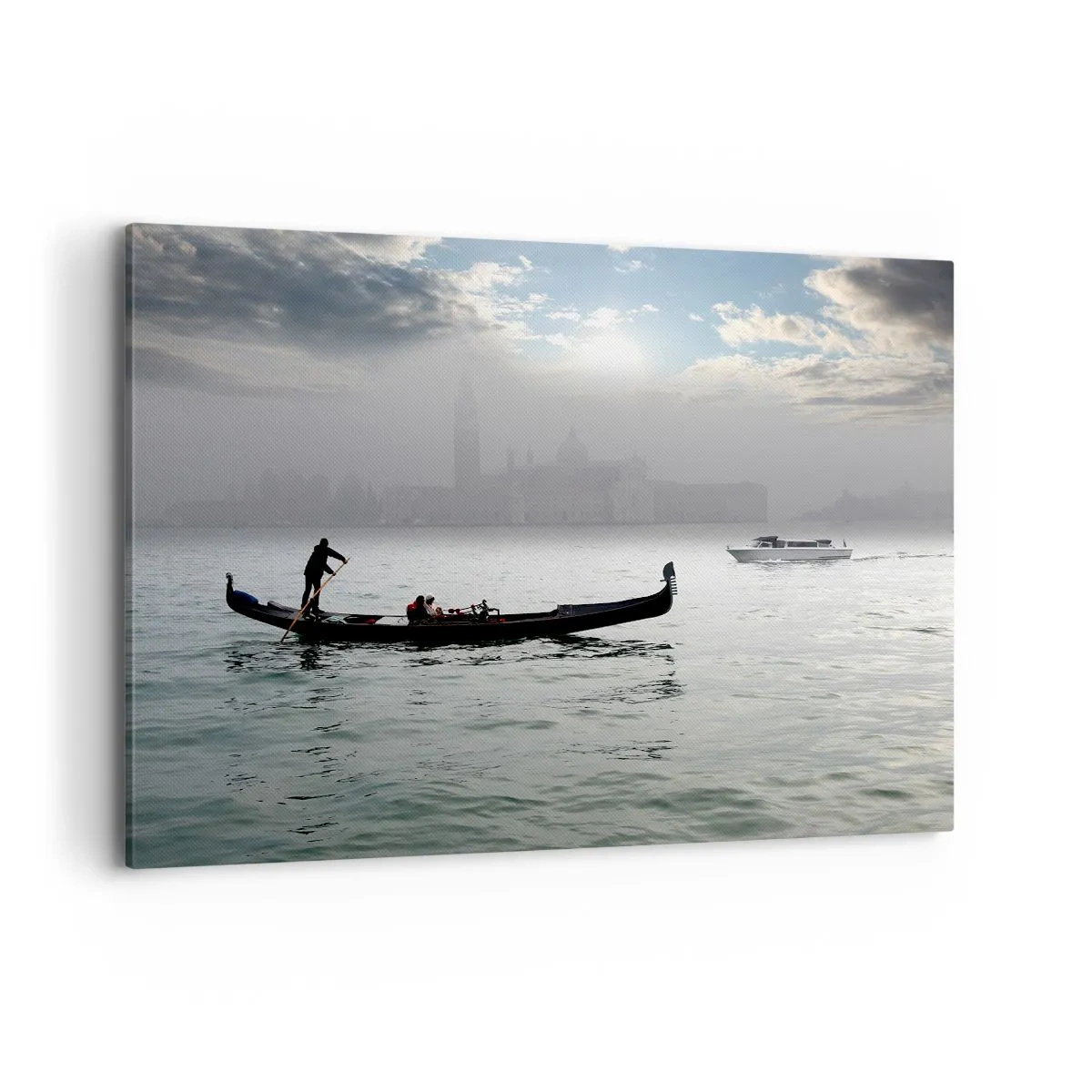 Obraz na płótnie - Gondola płynąca po wodach Wenecji w mglisty poranek z widokiem na miasto - 100x70cm - Bajeczne miasto z wody i mgły - Nowoczesna dekoracja ścienna do salonu, kuchni i sypialni ARTTOR