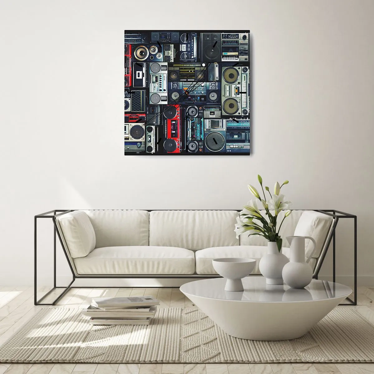 Zegar ścienny - Kolaż retro magnetofonów i głośników w stylu vintage - 30x30cm - Tęsknota za latami 80. - Nowoczesna dekoracja ścienna do salonu i sypialni ARTTOR
