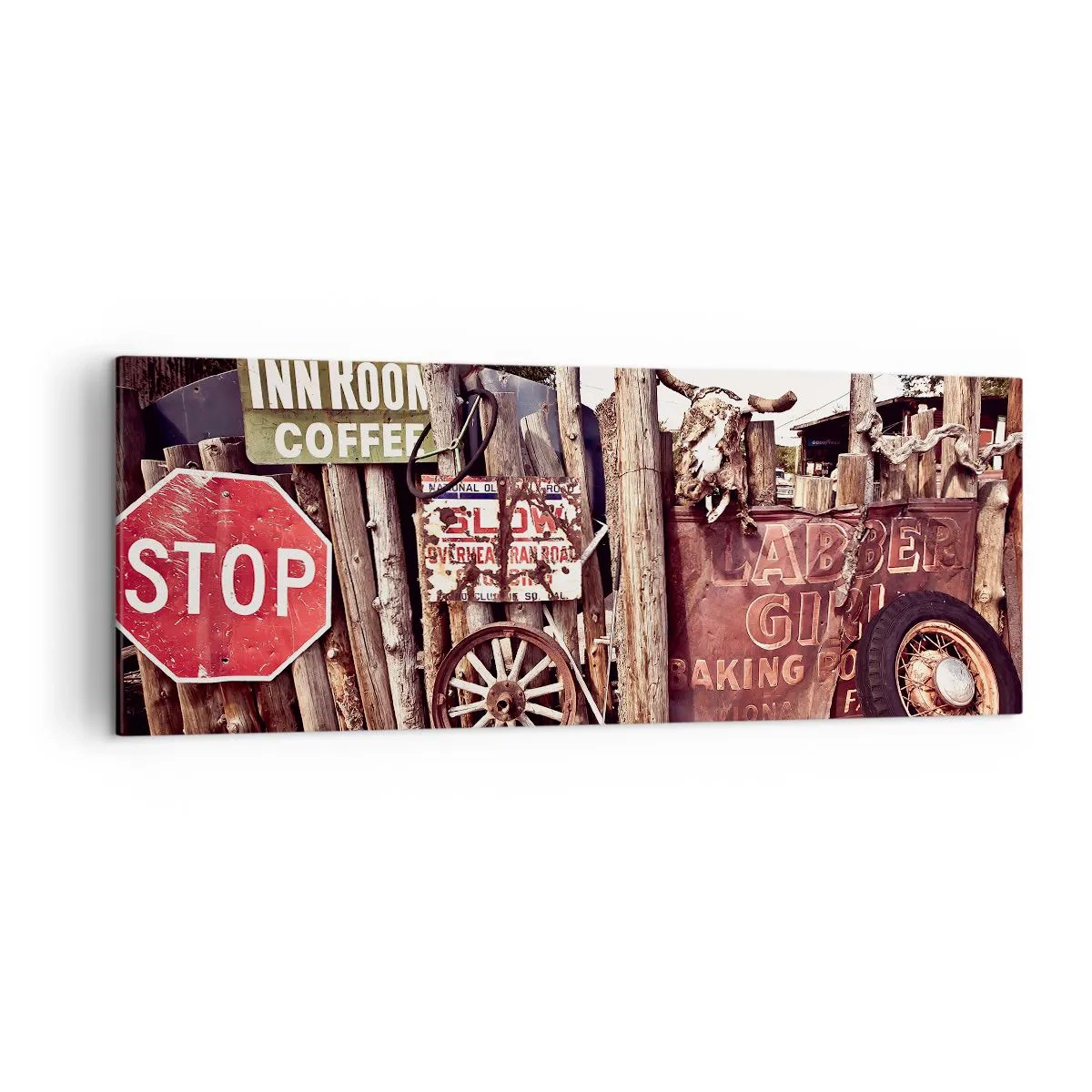Obraz na płótnie - Rustykalne dekoracje z tablicami i kołem na ogrodzeniu - 140x50cm - A czas się zatrzymał - Nowoczesna dekoracja ścienna do salonu i sypialni ARTTOR