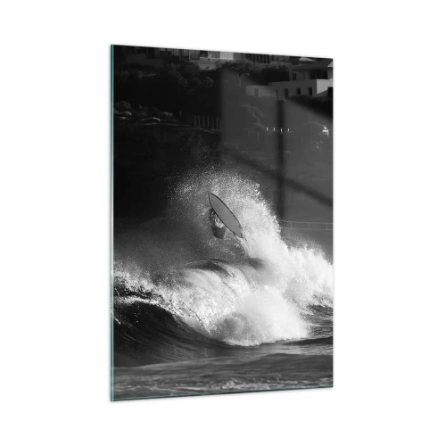 Obraz na szkle - Surfer na fali uchwycony w czarno-białej fotografii - 50x70cm - Wyzwanie przyjęte! - Nowoczesna dekoracja ścienna do salonu, kuchni i sypialni ARTTOR